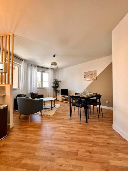 Villeurbanne • T2 Fraternite • Hostisy Bagian luar foto